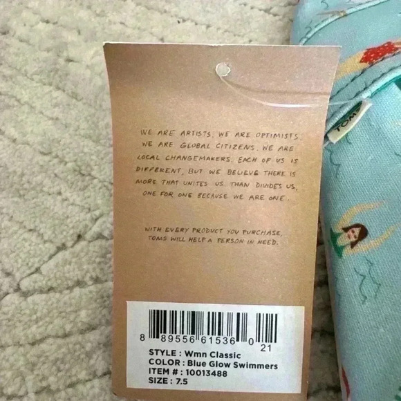 NWT TOMS shoes. Summer scene - Picture 3 of 7